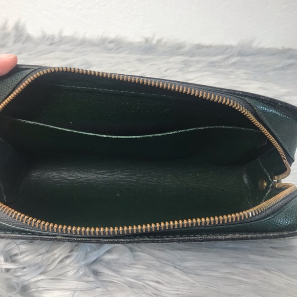 🍾25% OFF🍾 AUTH Louis Vuitton Taiga Green Orsay - Picture 3 of 8